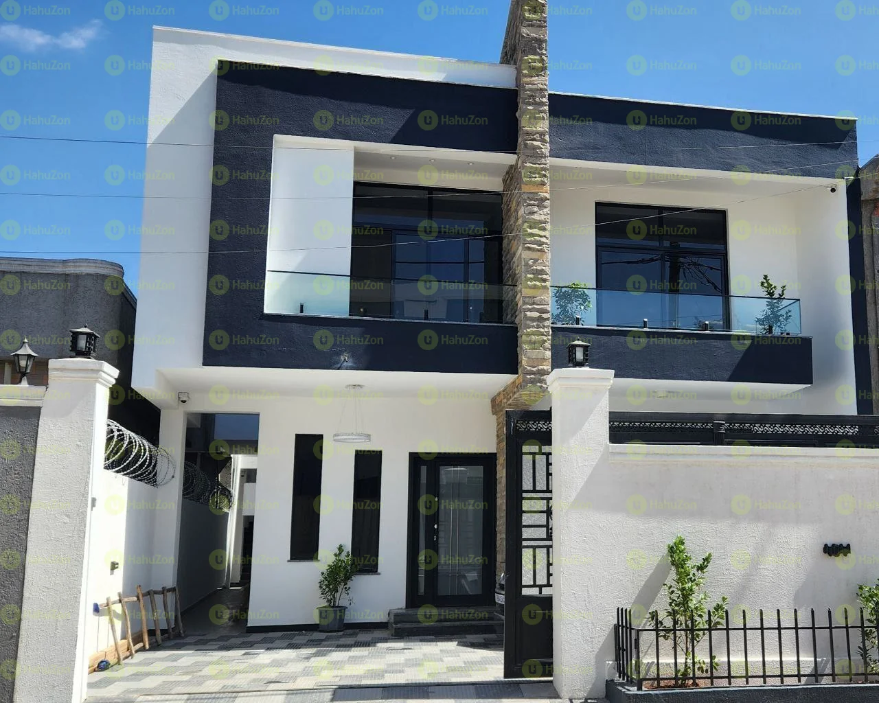 200 ካሬ የሚሸጥ G+1 ቪላ ቤት በወሰን  አካባቢ