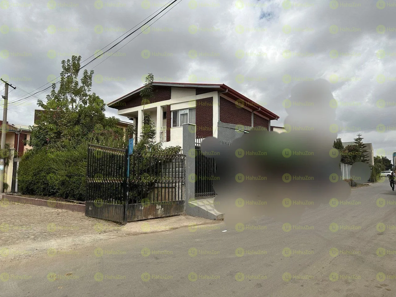 300 ካሬ የሚሸጥ ቤት በአያት አካባቢ