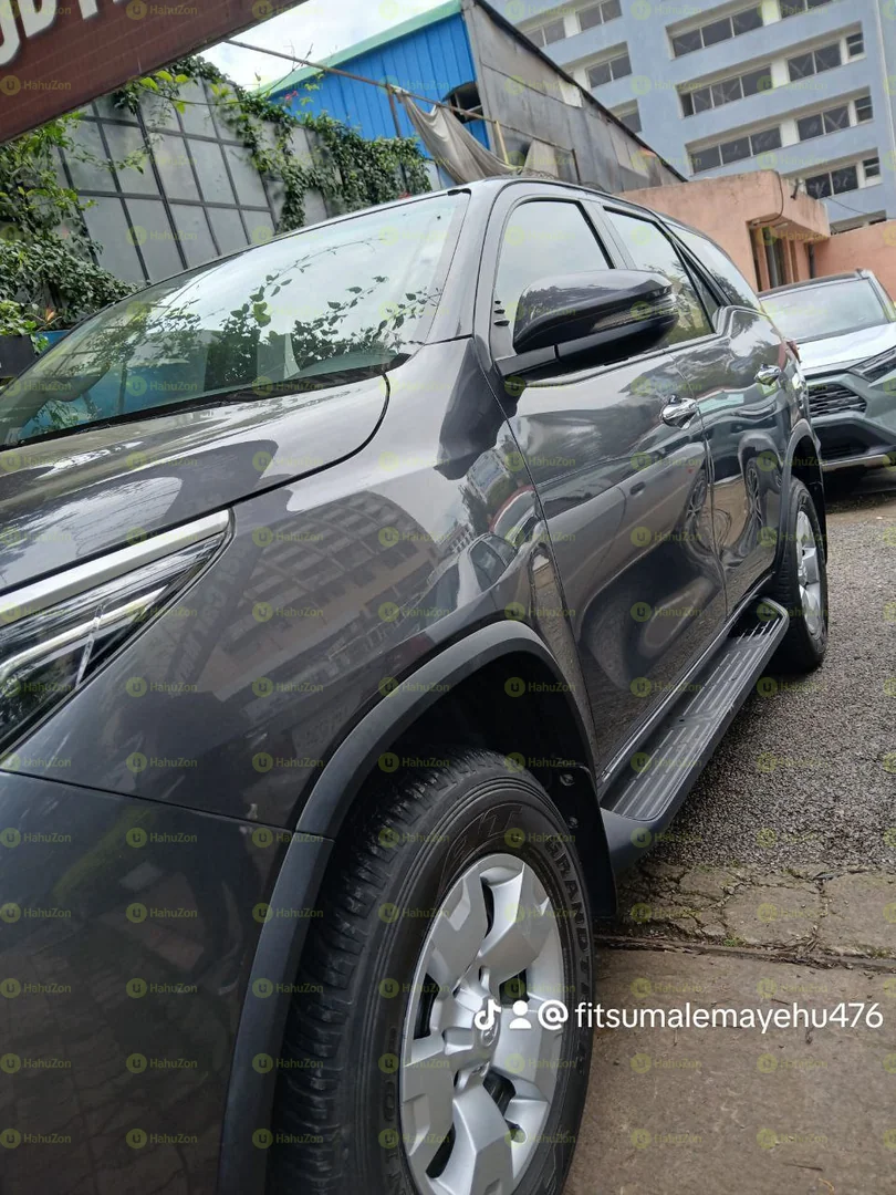 2005 Model-Toyota Fortuner