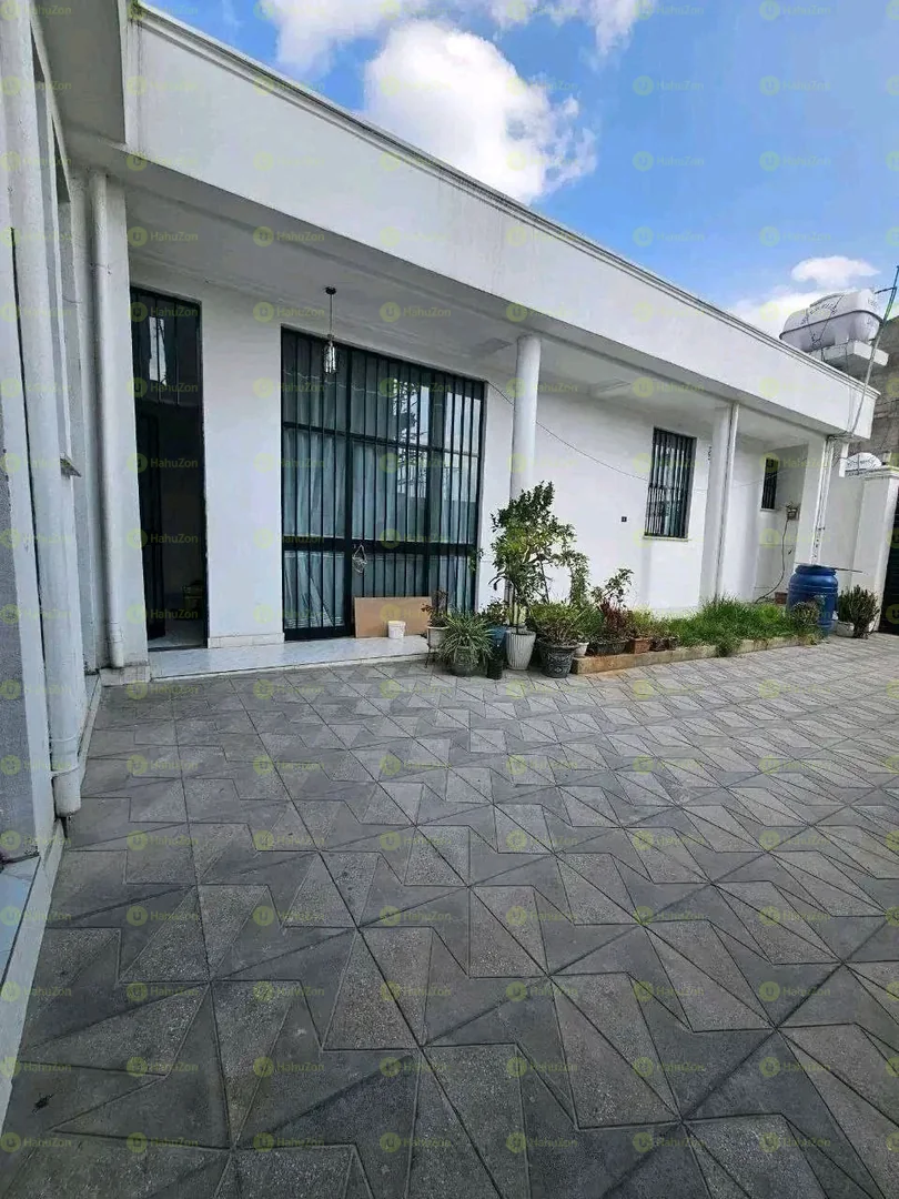 150 ካሬ የሚሸጥ ኤል ሸፕ ቤት በአያት