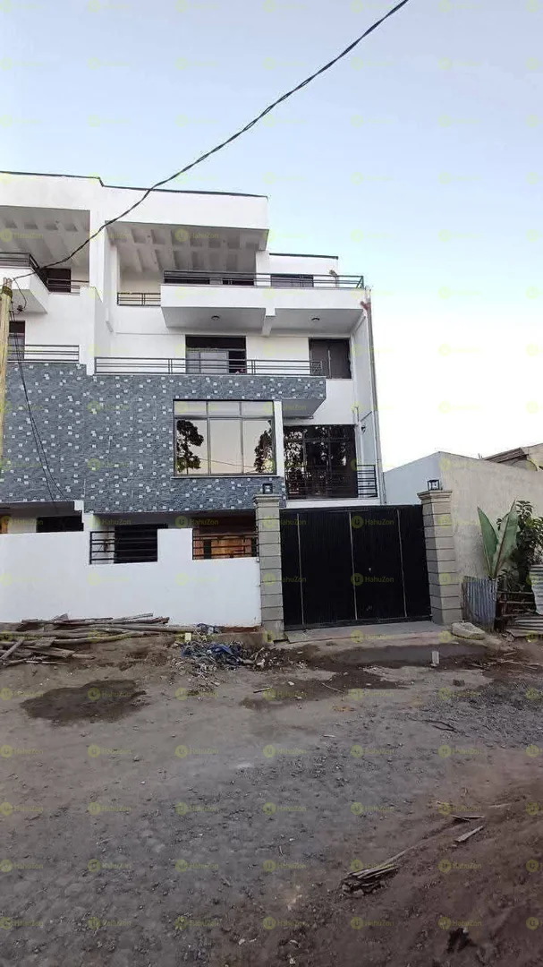 165 ካሬ የሚሸጥ G+3 ቤት በሰሚት