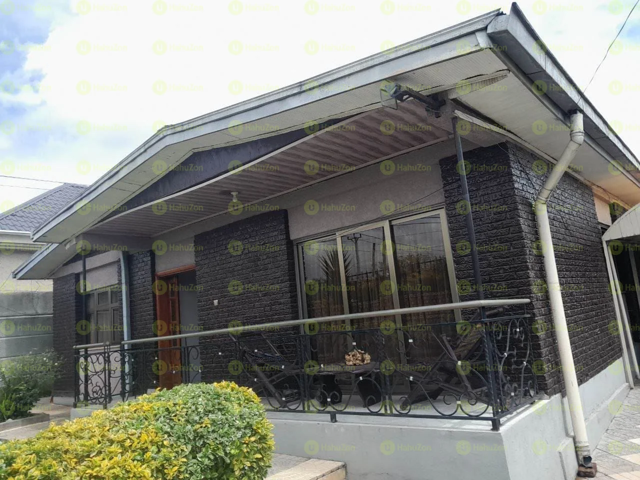 300 ካሬ የሚሸጥ ቪላ ቤት በአያት