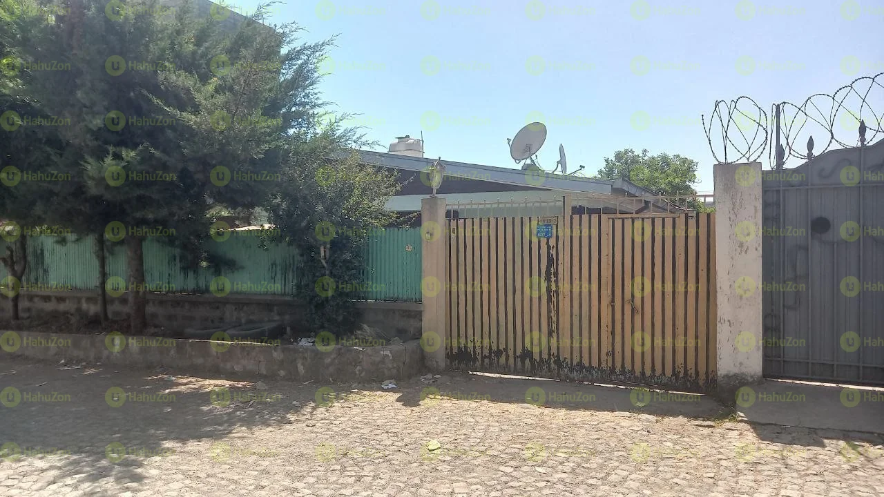 300 ካሬ የሚሸጥ ቤት በአያት