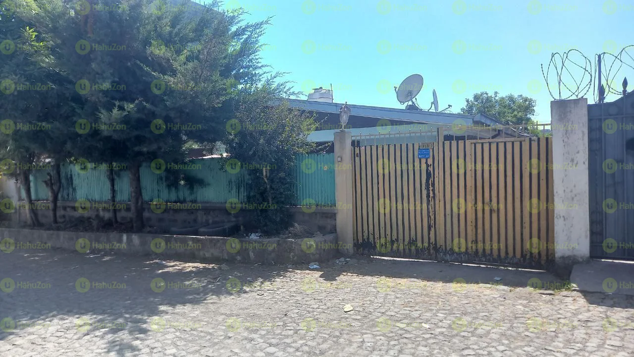 300 ካሬ የሚሸጥ ቤት በአያት