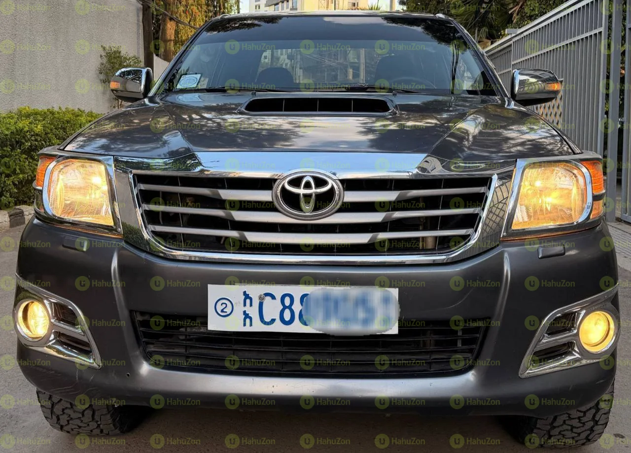 2013 Model-Toyota Hilux  kin Cab