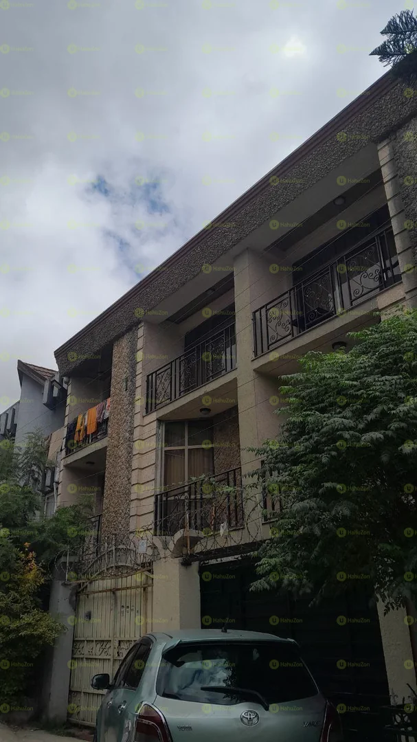 94 ካሬ የሚሸጥ G+2 ቤት በሰሚት ፍየል ቤት