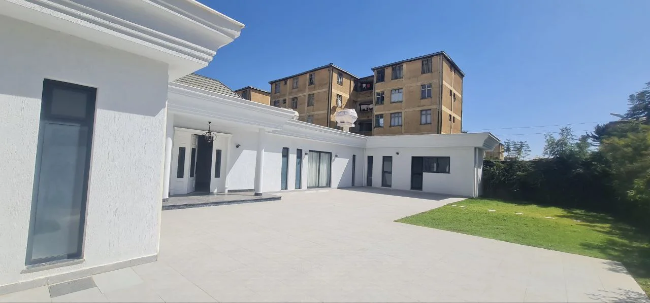 500 ካሬ የሚሸጥ ዘመናዊ ቪለ ቤት በአያት