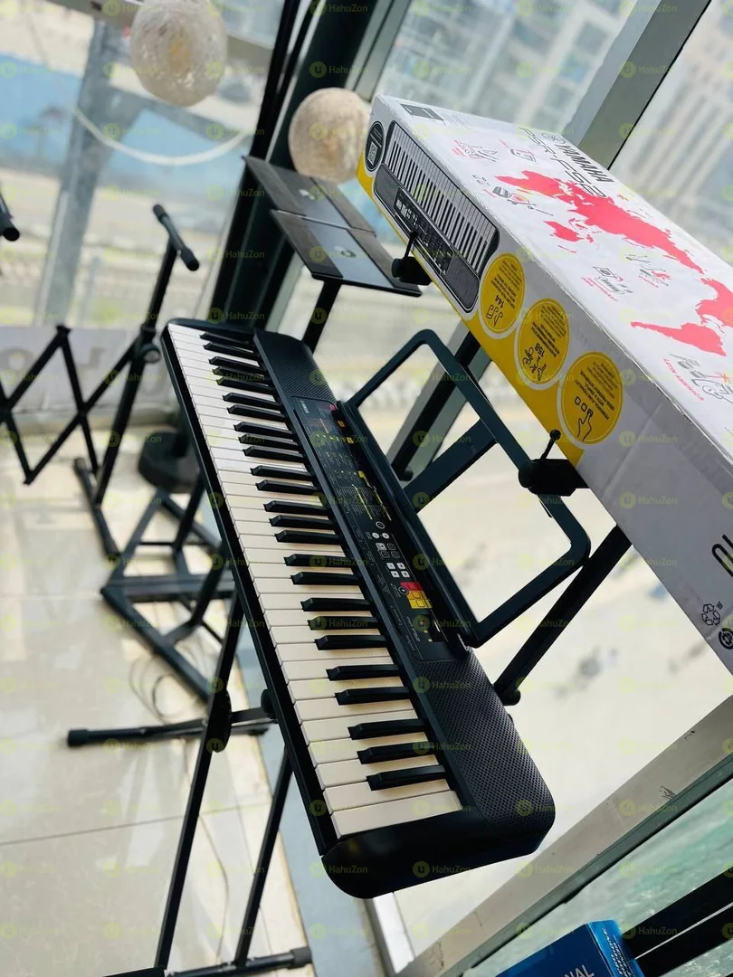 Yamaha F52 Keyboard