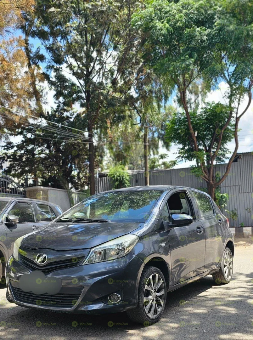 2012 Model-Yaris Compact