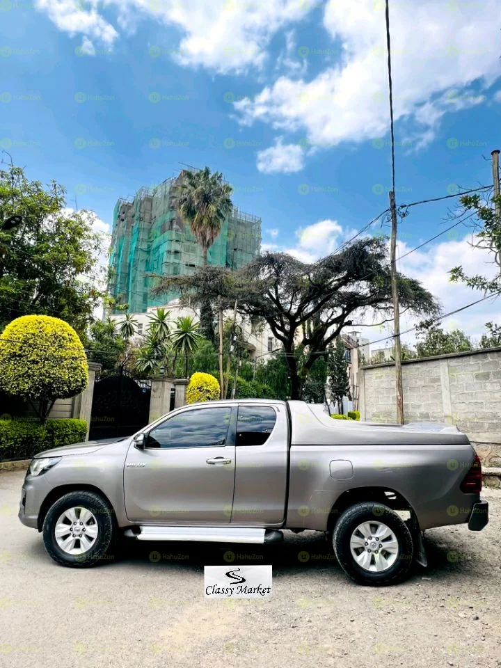 2020 Model-Toyota Hilux Revolution kincab
