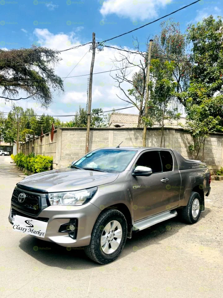 2020 Model-Toyota Hilux Revolution kincab