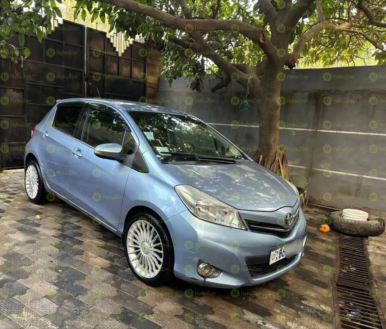 2012  Model-Yaris Compact