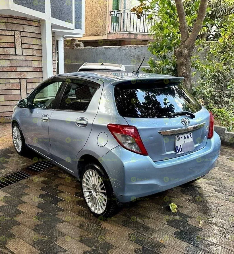 2012  Model-Yaris Compact