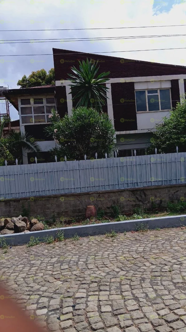 300 ካሬ የሚሸጥ G+1 ቤት በአያት ዞን ውስጥ