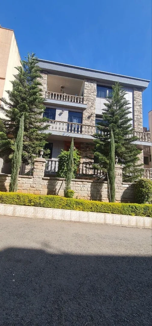 250 ካሬ የሚሸጥ G+3 ቤት በአያት