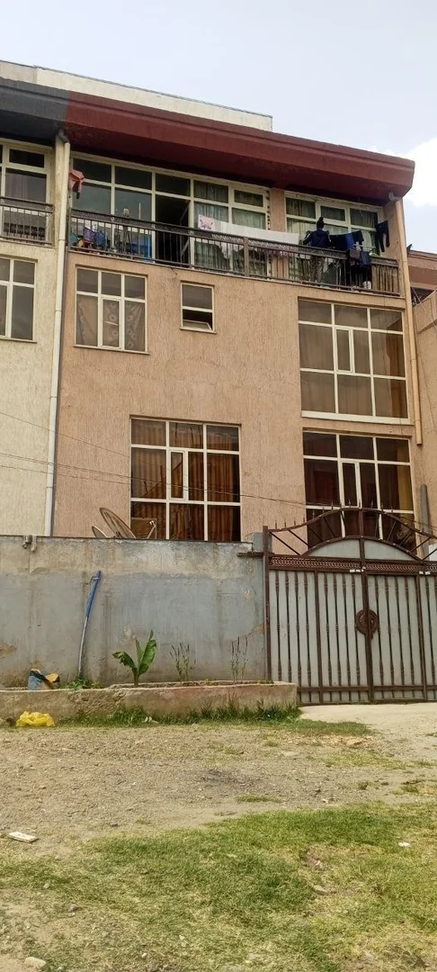 72 ካሬ የሚሸጥ G+3 ቤት በሰሚት