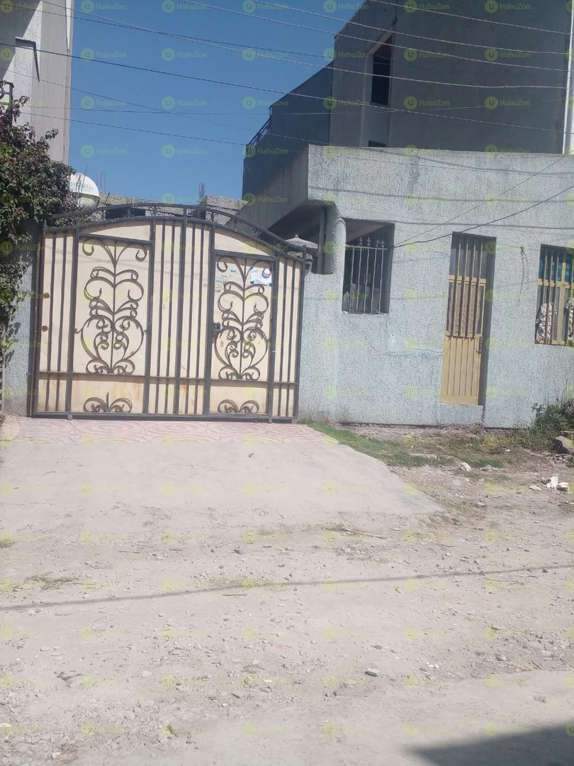 250 ካሬ የሚሸጥ G+2 ቤት በአያት