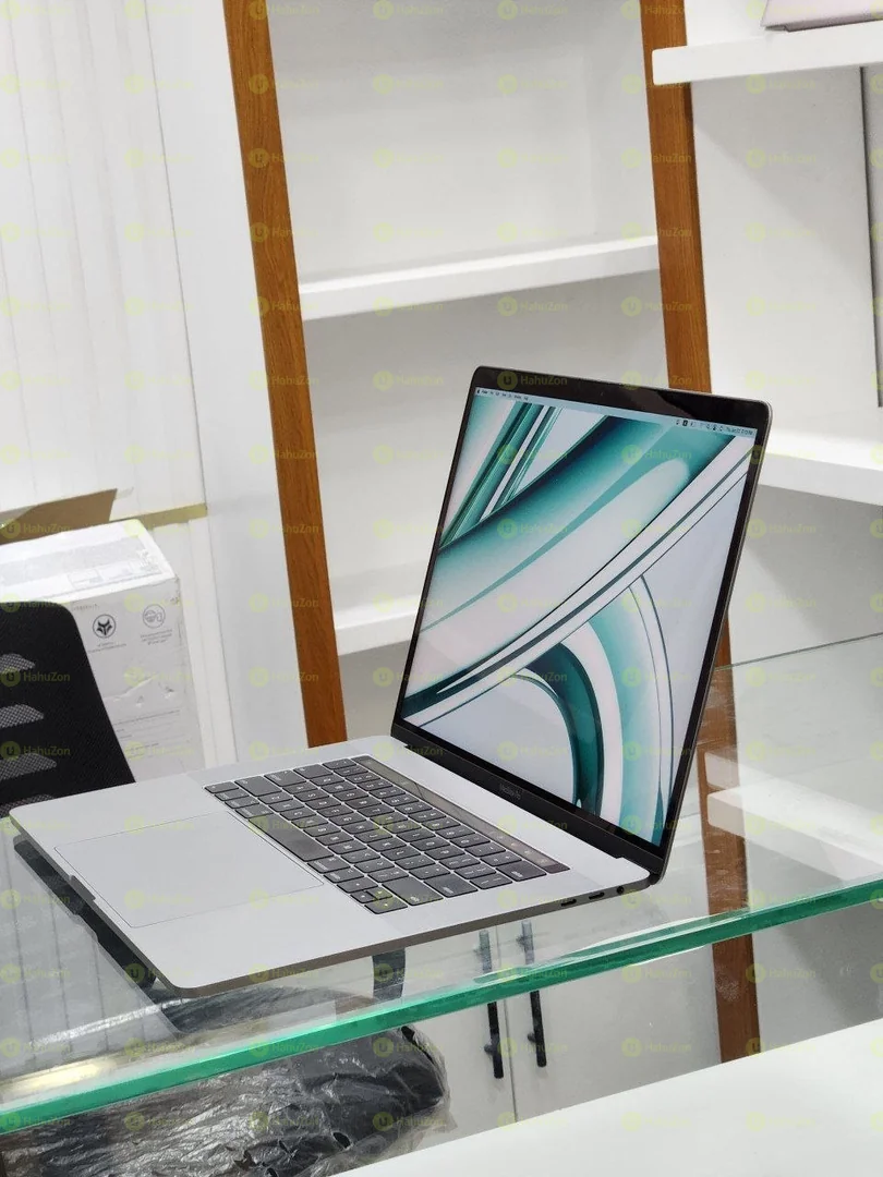 Apple Macbook Pro 2017 Laptop