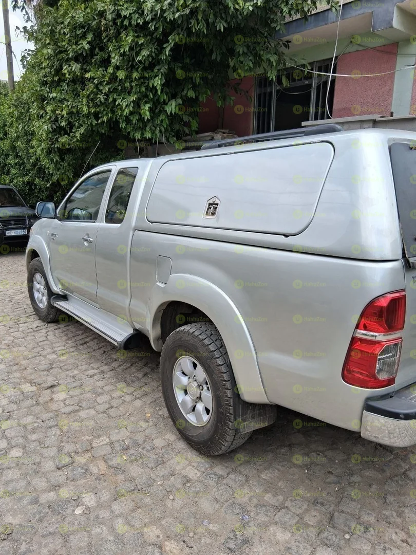 2008 Model-Toyota Hiace Dolphin
