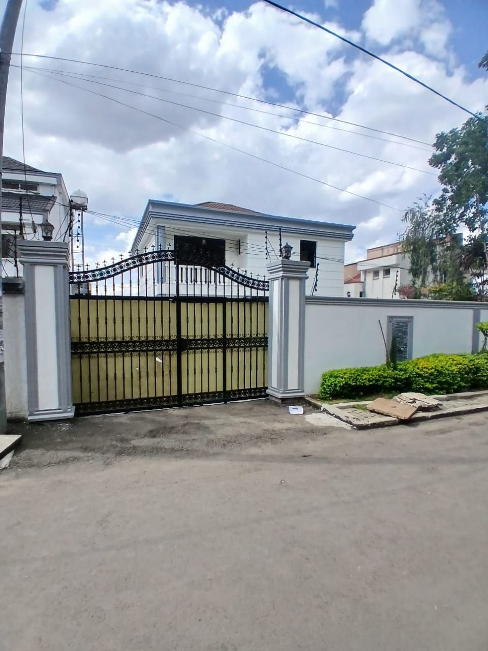 400 ካሬ የሚሸጥ G+1 ቤት በአያት