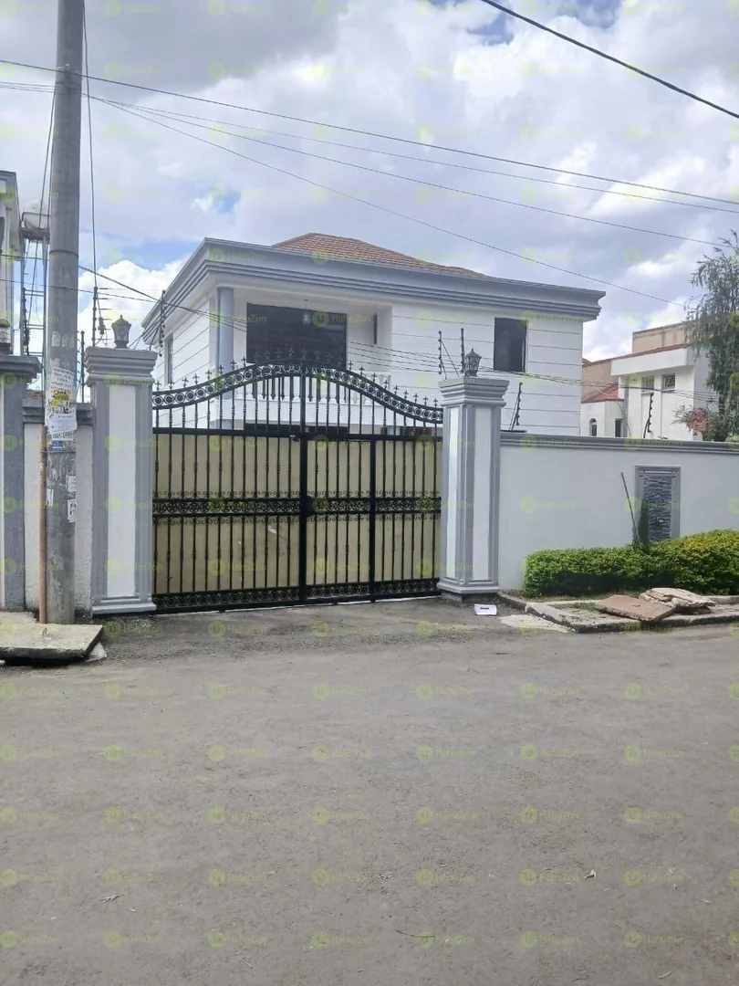 400 ካሬ የሚሸጥ G+1 ቤት በአያት