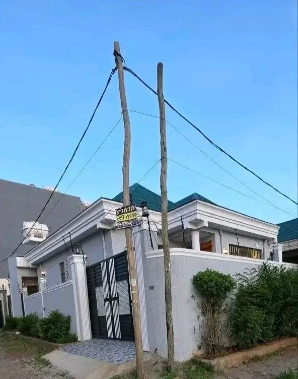 400 ካሬ የሚሸጥ ቪላ ቤት በአያት
