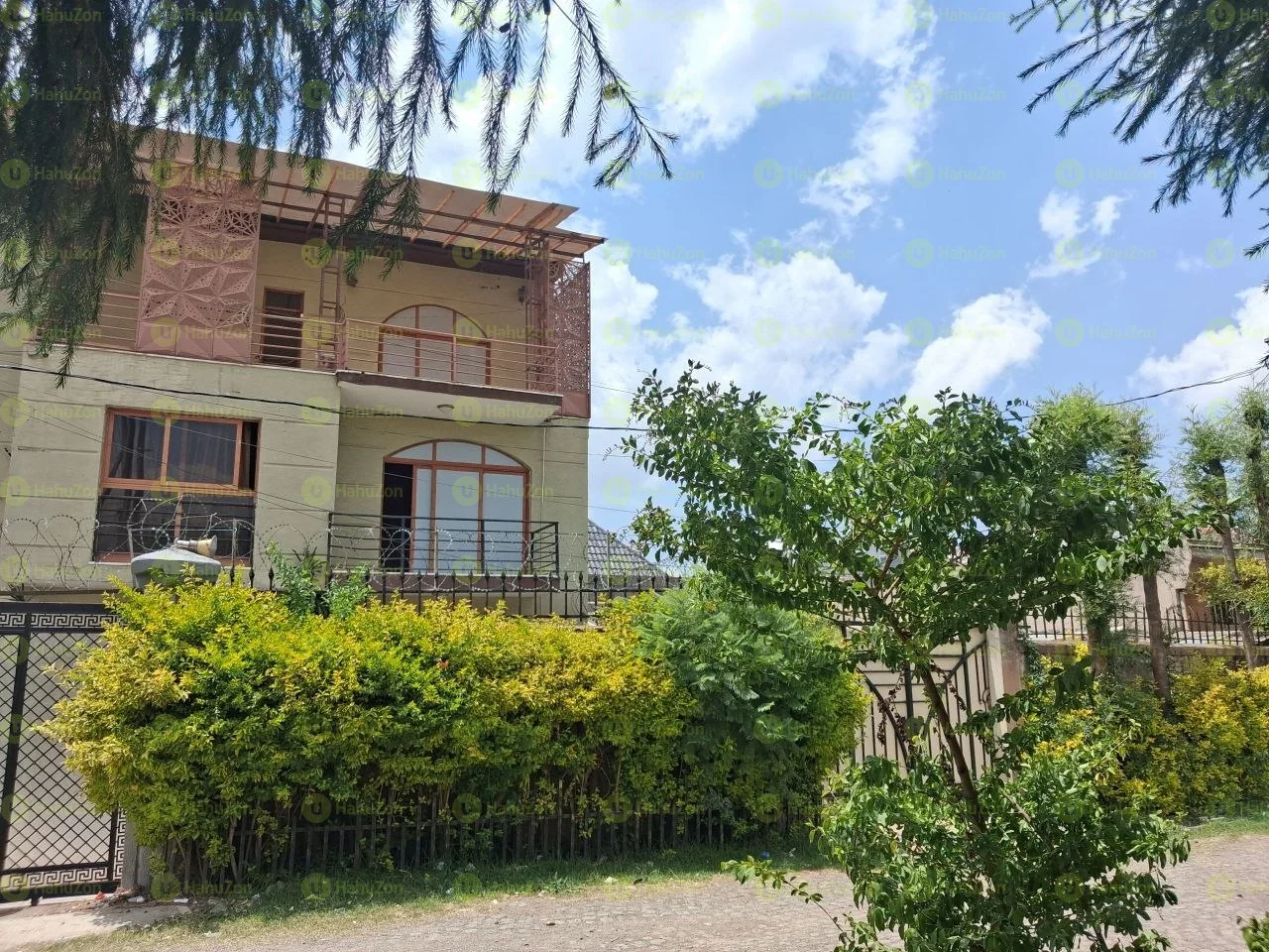 200 ካሬ የሚሸጥ G+2 ቤት በአያት
