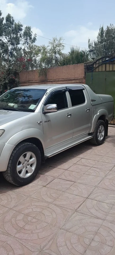 2010 Model-Toyota Hilux Duble Cab