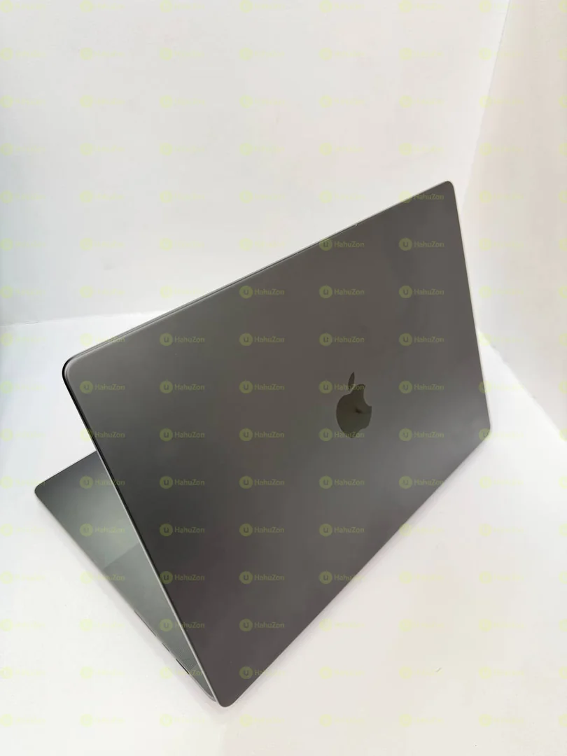 Apple M3 ChipAsus Rog G18 Laptop