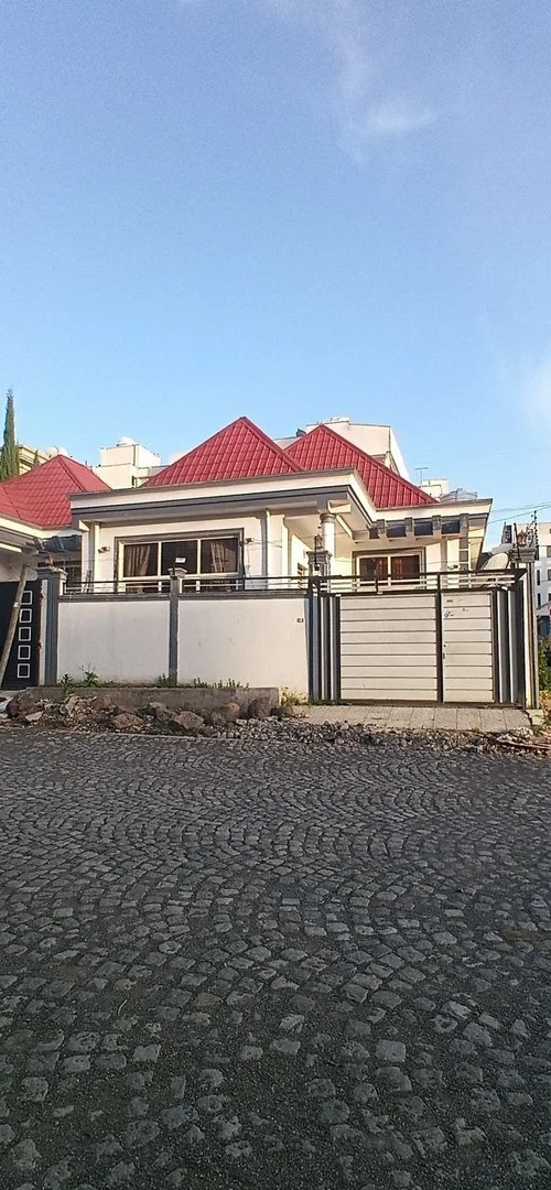 225 ካሬ የሚሸጥ ቪላ ቤት በሰሚት