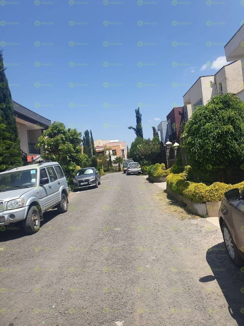 275 ካሬ የሚሸጥ G+1 ቤት በአያት