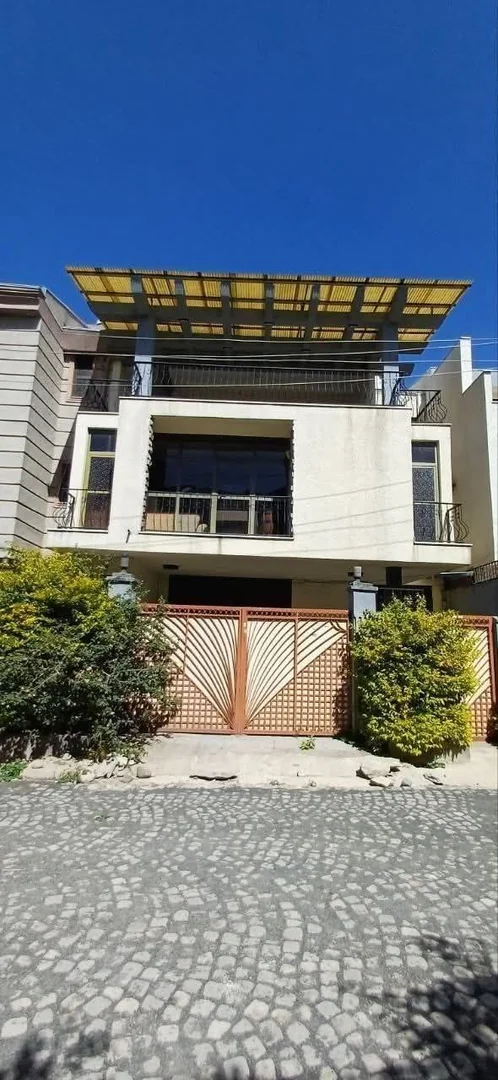 150 ካሬ የሚሸጥ G+2 ቤት በአያት