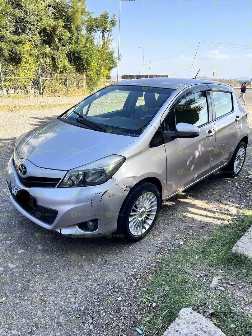 2012 Model-Yaris Compact