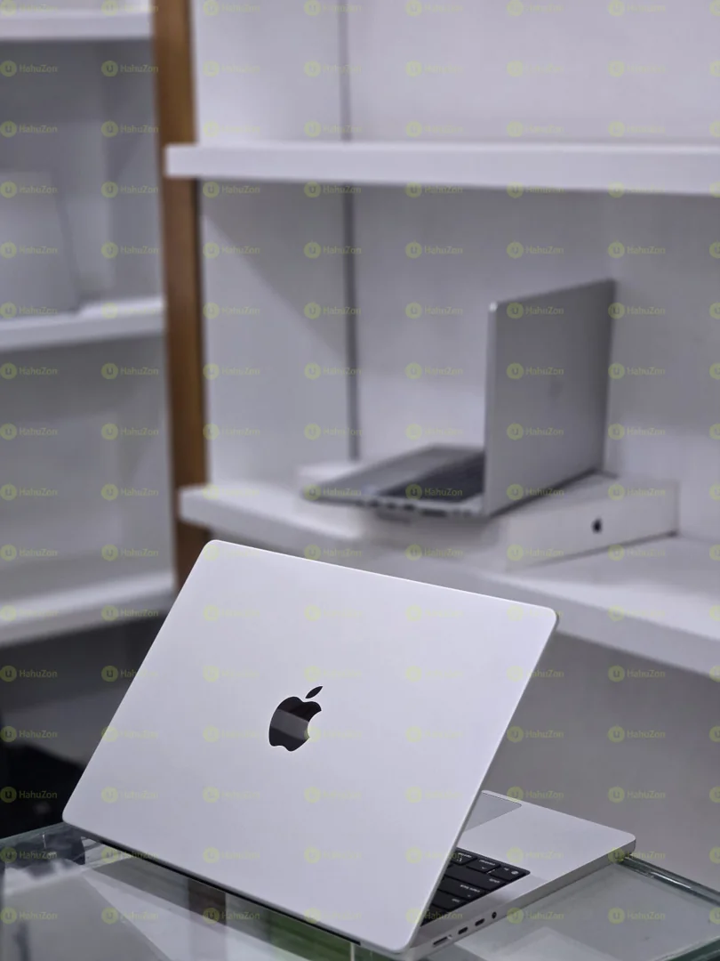 Apple M5 Chip 4-inch MacBook Pro