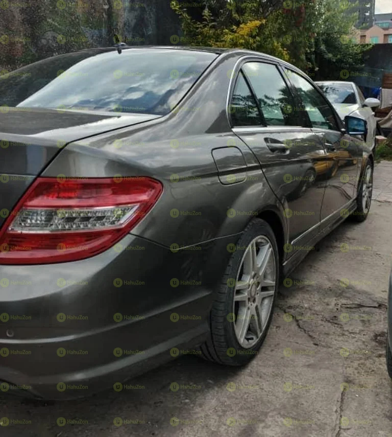 2010 Model-Mercedes Benz C180