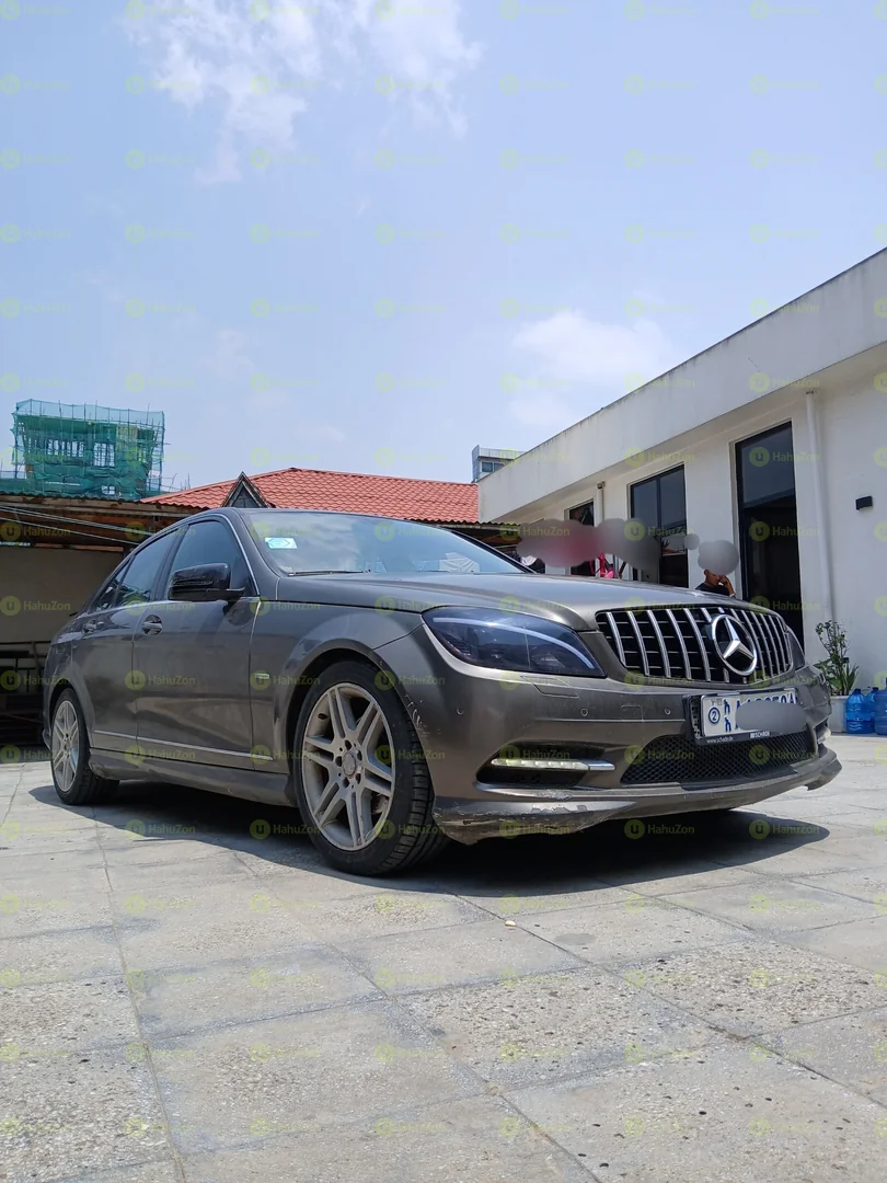 2010 Model-Mercedes Benz C180