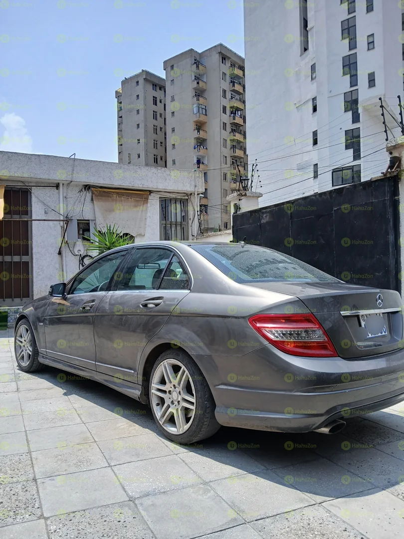 2010 Model-Mercedes Benz C180