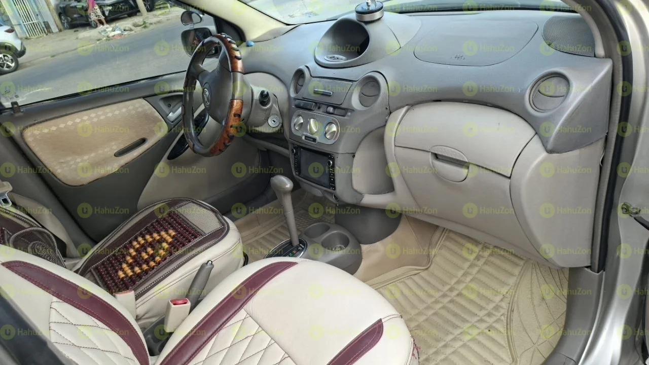 2004 Model-Toyota Pltaz