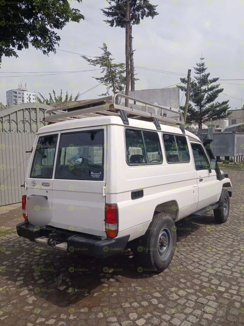 2005 Model-Toyota Land Cruiser