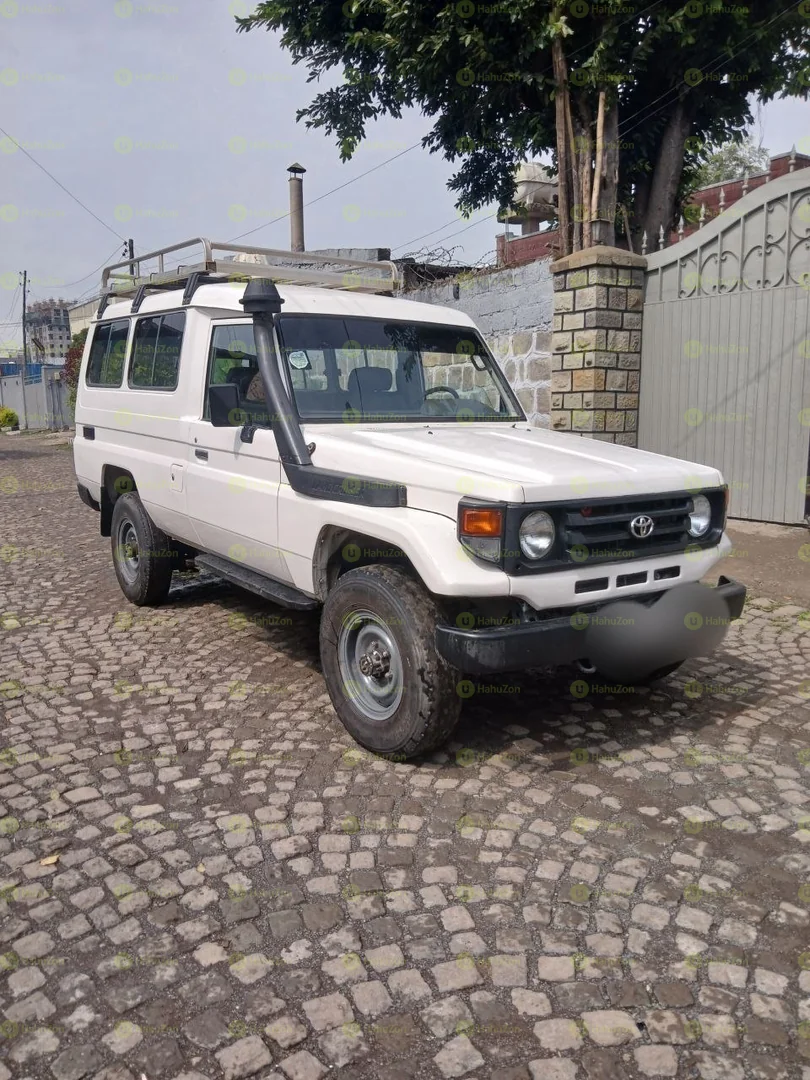 2005 Model-Toyota Land Cruiser