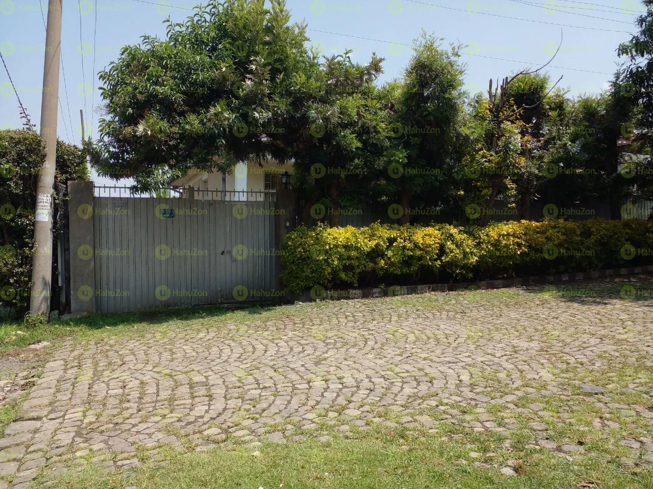 300 ካሬ የሚሸጥ ቤት በአያት