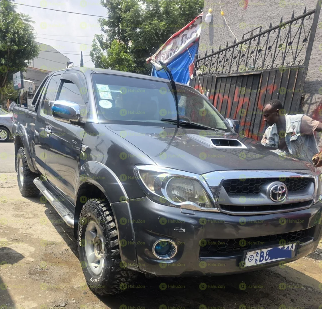 2010 Model-Toyota Hilux King Cab