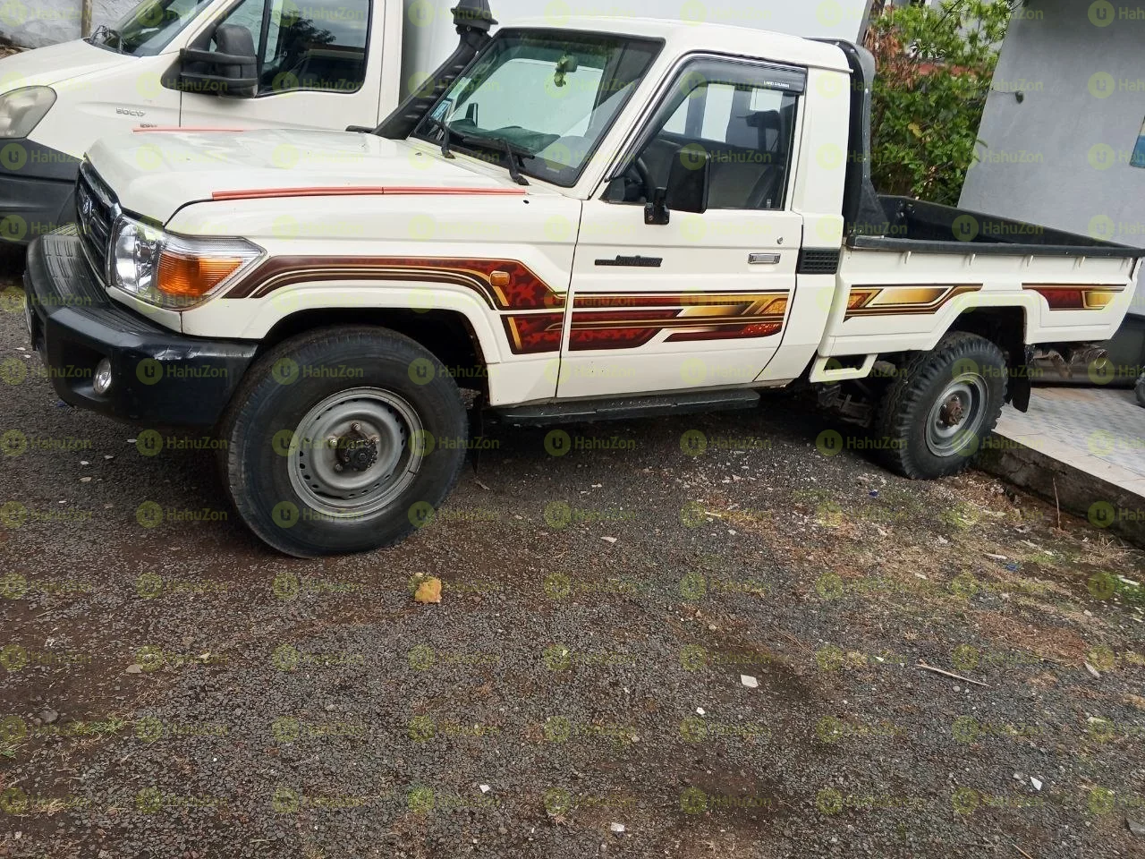 2011 Model-Toyota LandCruiser Pick Cup