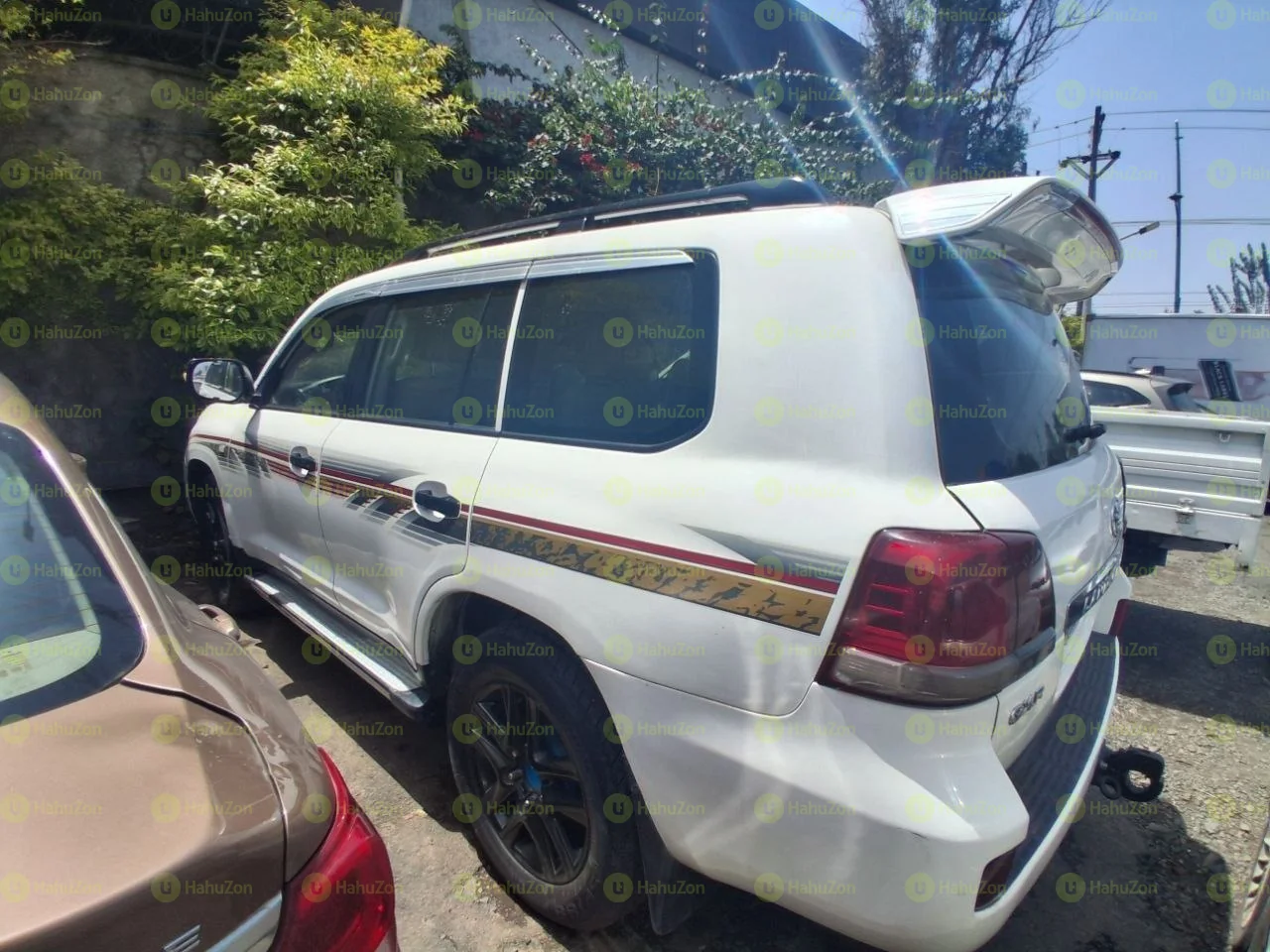 2011 Model-Toyota LandCruiser V8