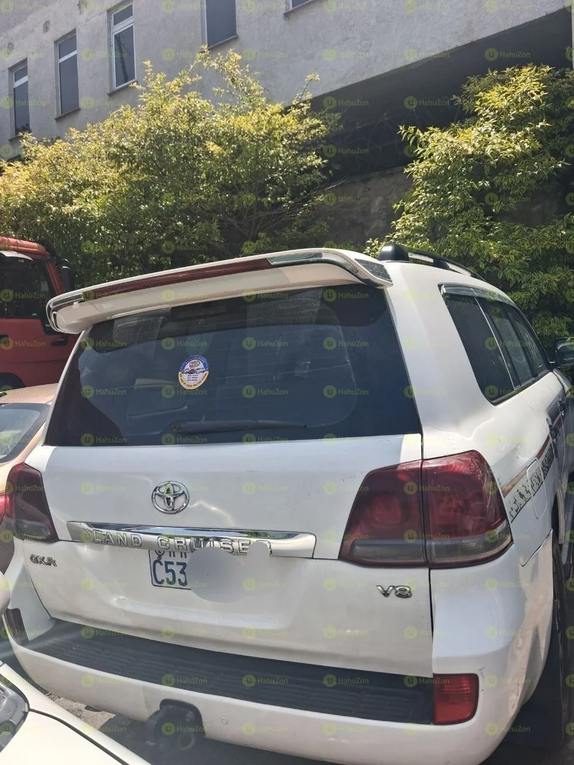 2011 Model-Toyota LandCruiser V8