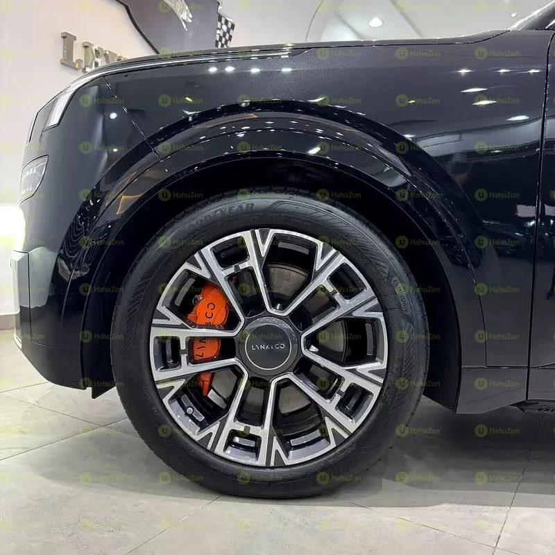 2025 Model-Lynk & Co 900 EM-P