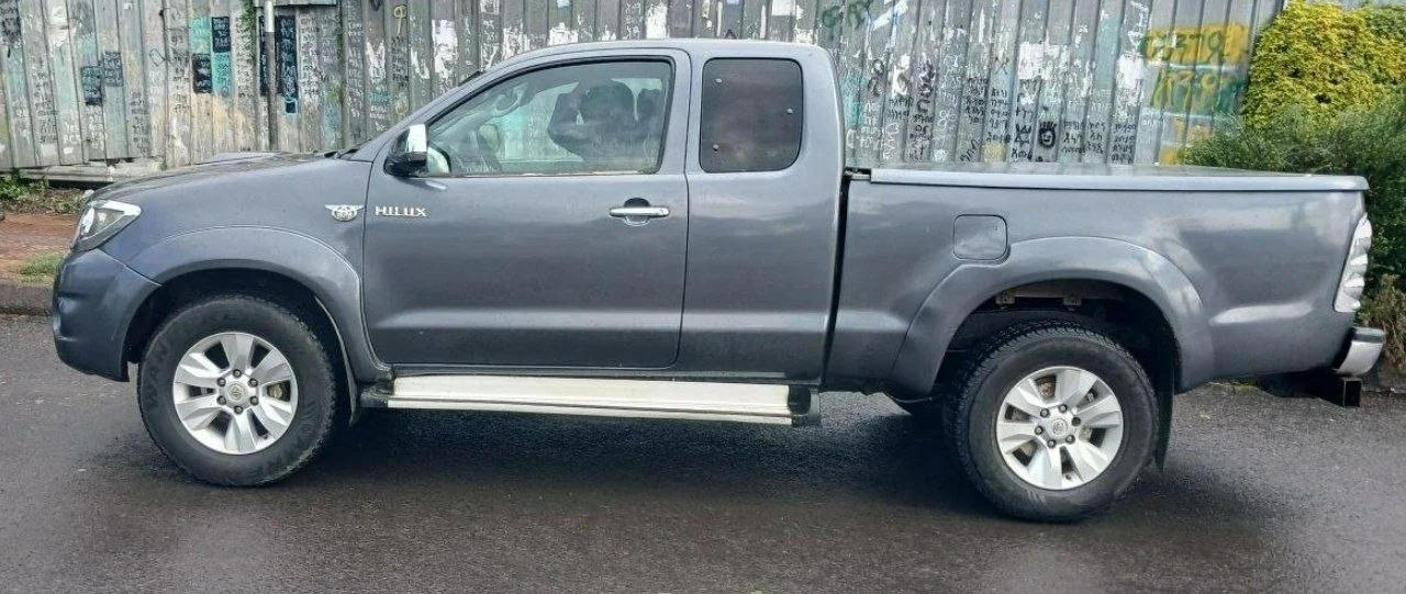 2010 Model-Toyota Hilux Kin Cab