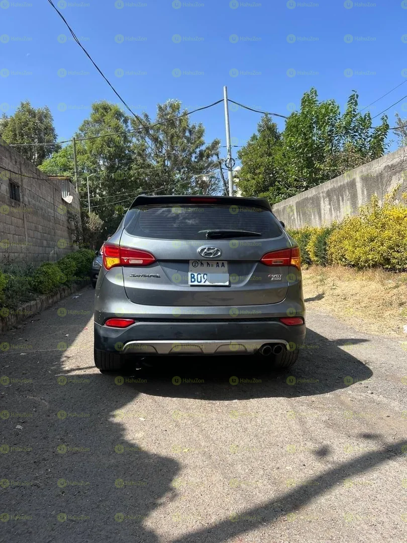 2016 Model-Hyundai Santa Fe