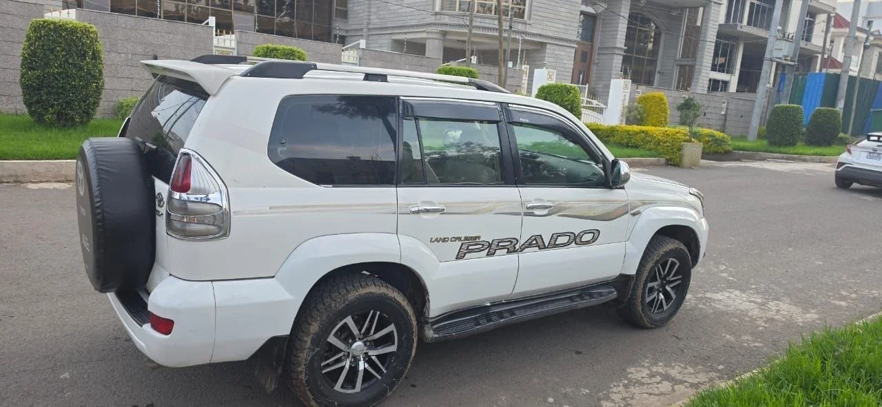 2005 Model-Toyota Landcruiser Prado