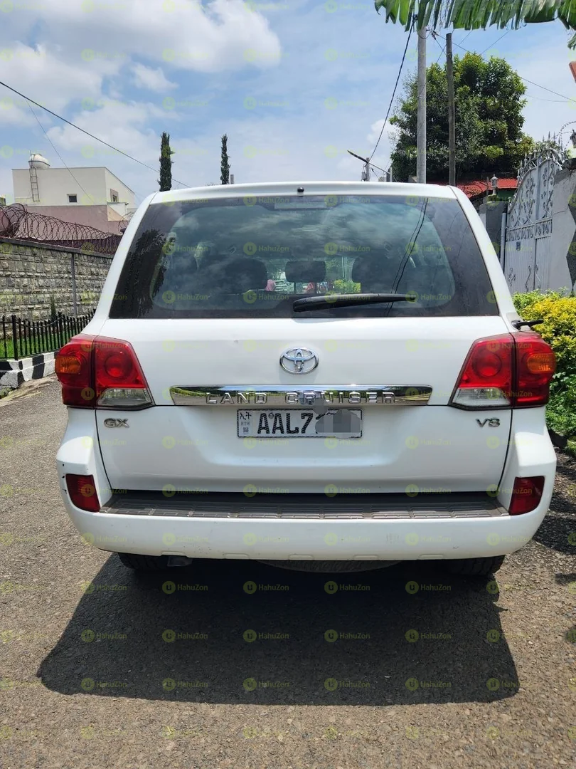 2005 Model-Toyota Landcruiser V8
